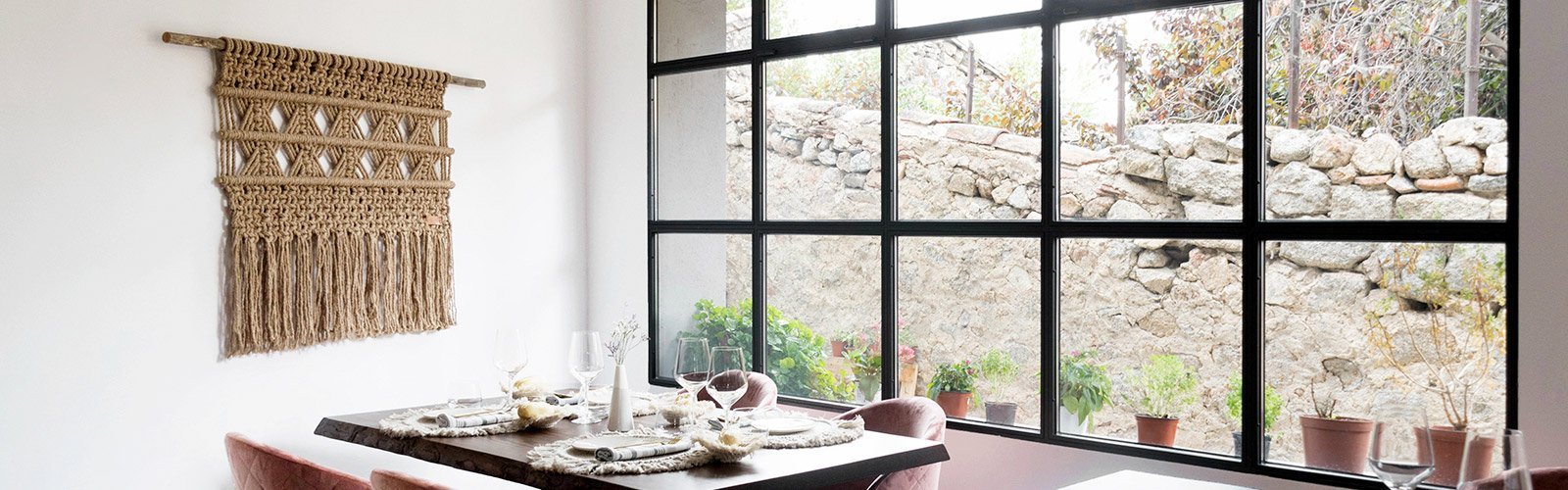 Tapiz de pared macramé en restaurante Casa Manolo Franco