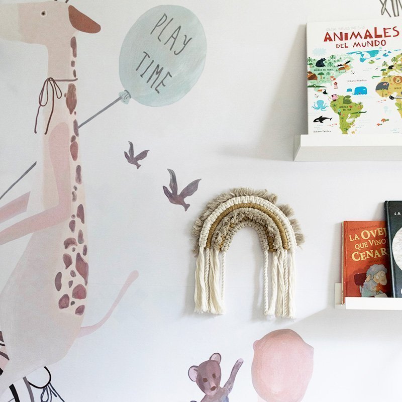 Arociris macramé decorando cuarto infantil