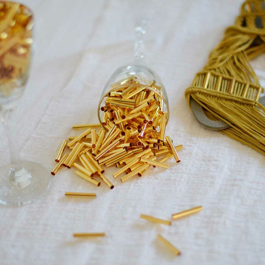 abalorio macrame dorado