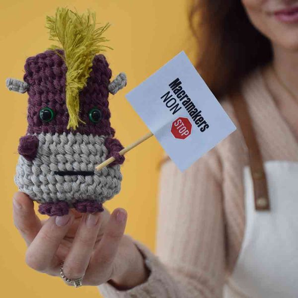 MUÑECO UGLY MACRAME 3